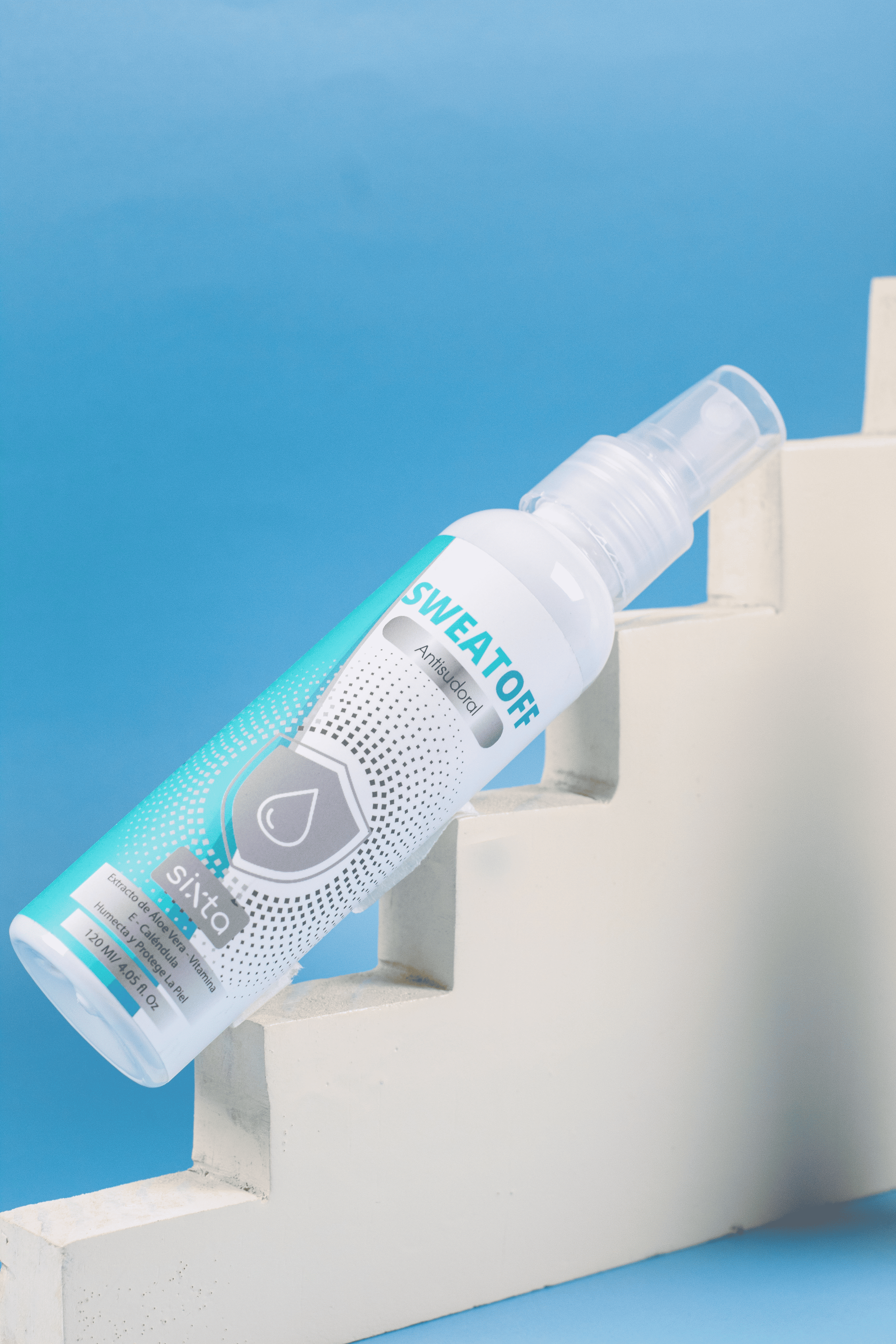 Transforma tu día con SweatOFF: Sudor y mal olor fuera, frescura todo el día.