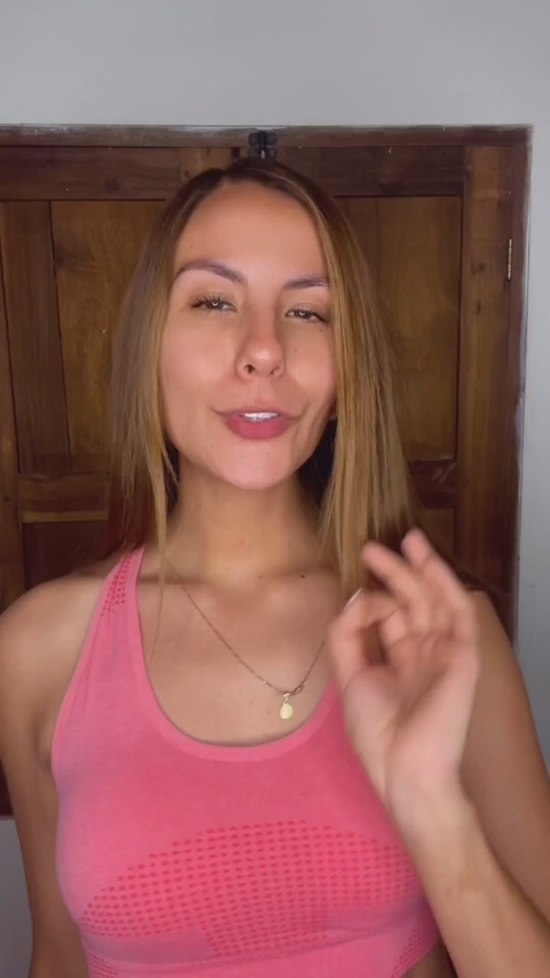 Transforma tu día con SweatOFF: Sudor y mal olor fuera, frescura todo el día.
